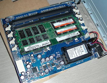 gigabyte i -RAM BOX